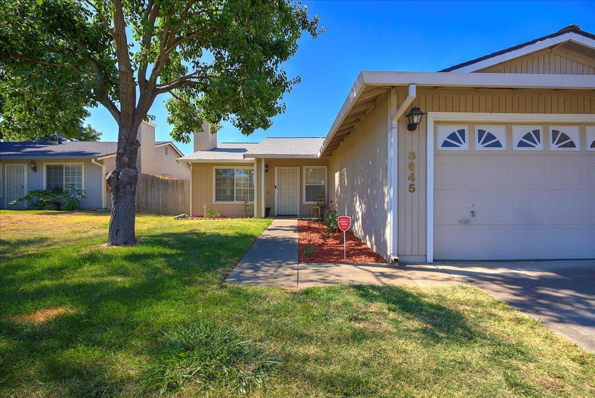 8645 Meandering Way
