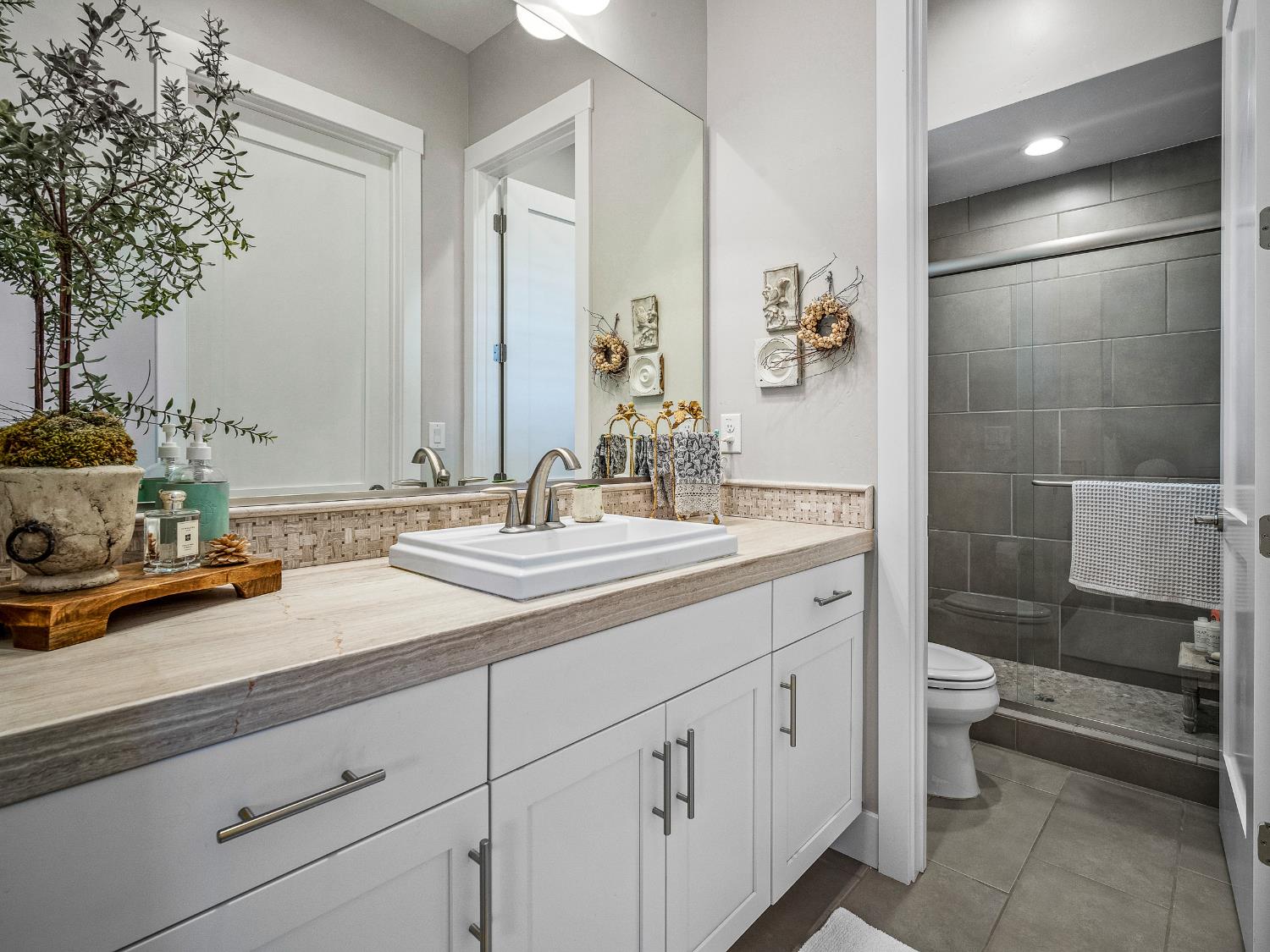 El Dorado Hills, California 95762, United States, 5 Bedrooms Bedrooms, ,5 BathroomsBathrooms,Residential,Active,153586