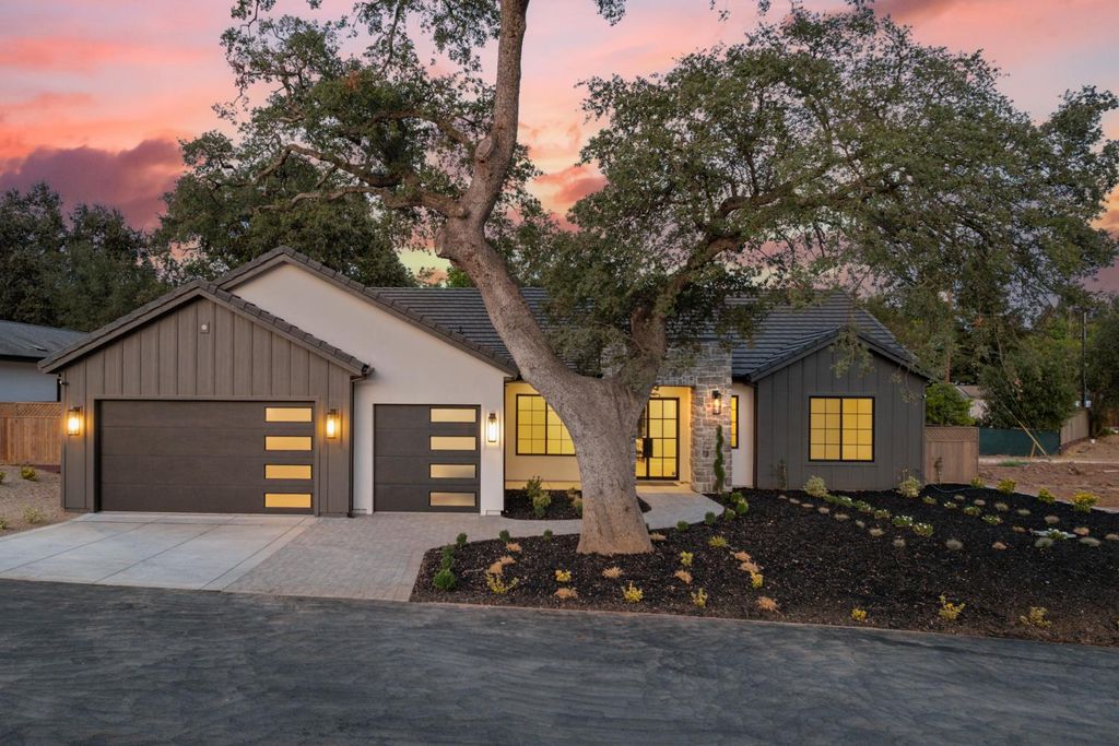 Photo of 5548 Fetz Lane, Fair Oaks, CA 95628 (MLS # 226004405)