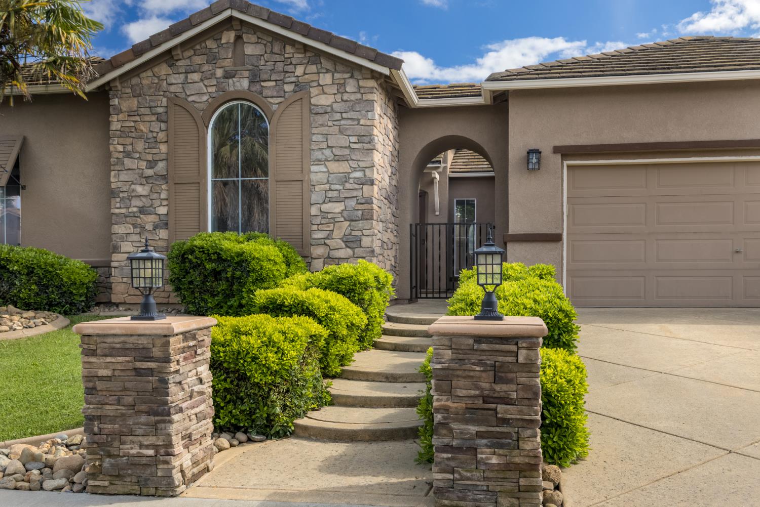 9422 Rhone Valley Way