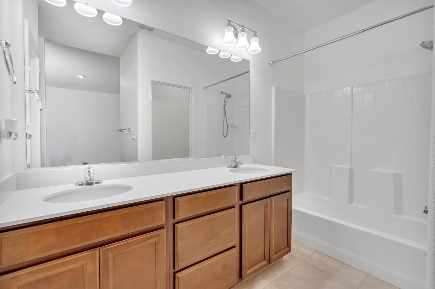 Los Banos, California 93635, United States, 3 Bedrooms Bedrooms, ,2 BathroomsBathrooms,Residential,Active,52864