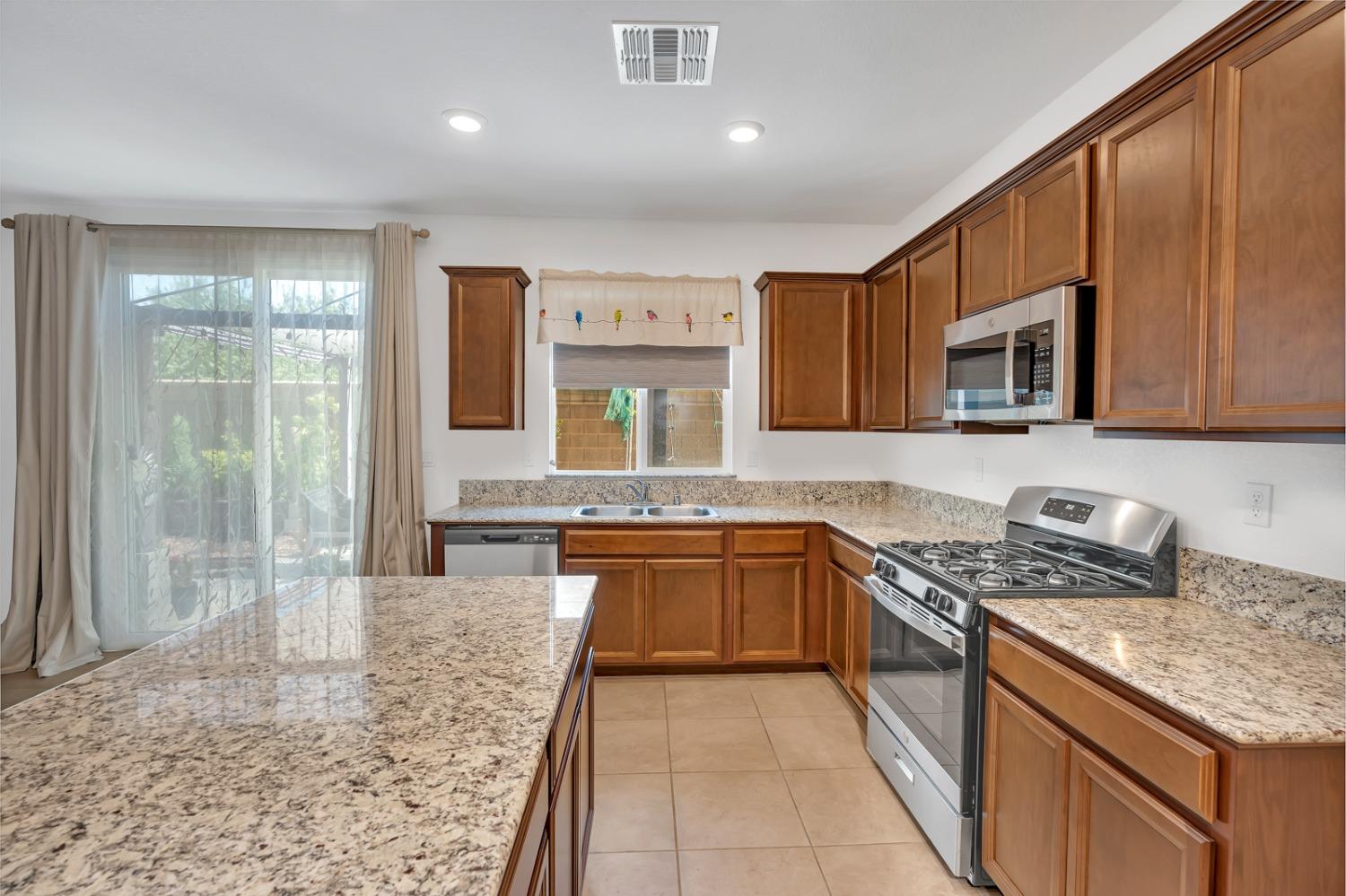 Los Banos, California 93635, United States, 3 Bedrooms Bedrooms, ,2 BathroomsBathrooms,Residential,Active,52864