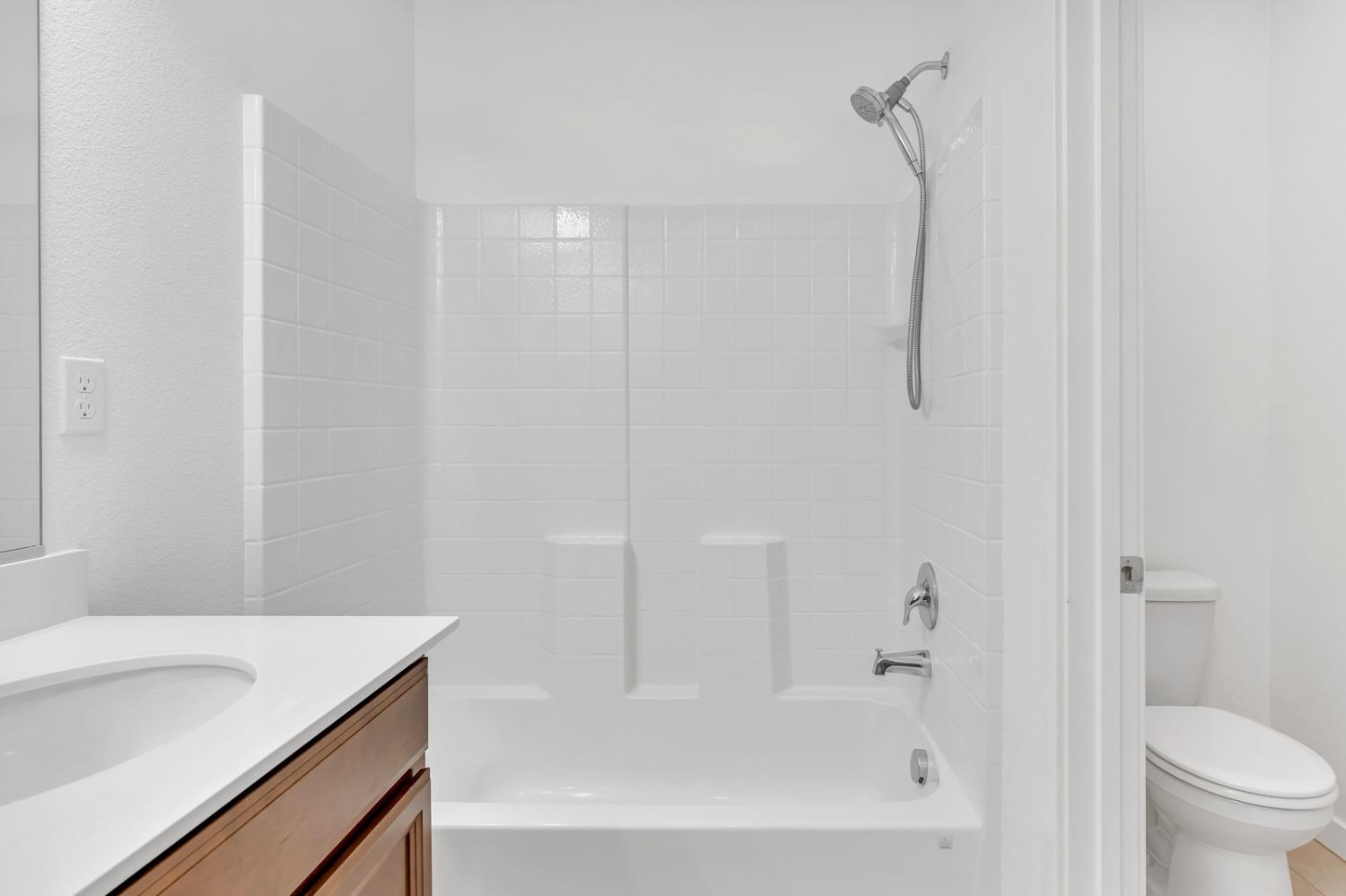 Los Banos, California 93635, United States, 3 Bedrooms Bedrooms, ,2 BathroomsBathrooms,Residential,Active,52864