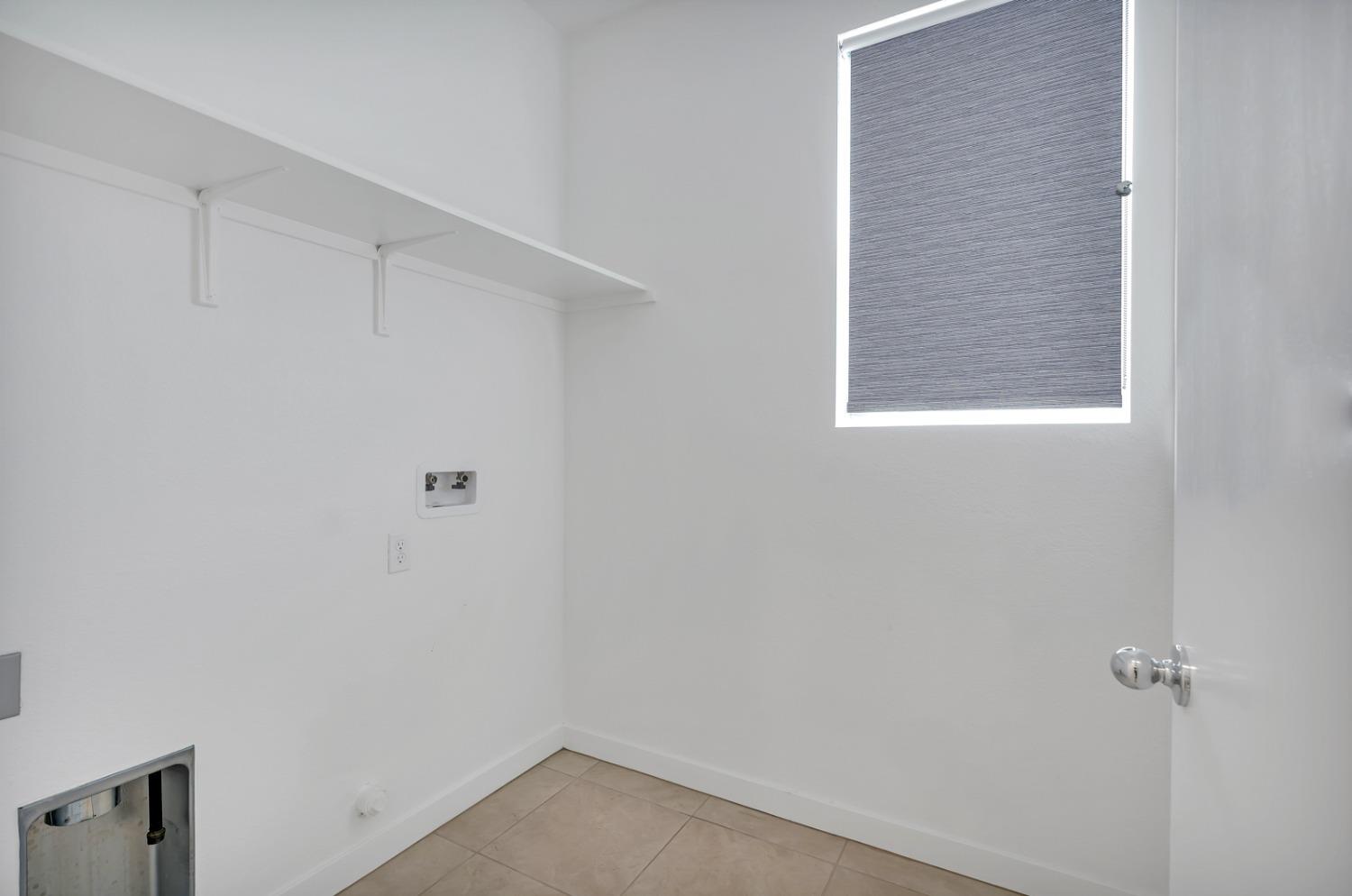 Los Banos, California 93635, United States, 3 Bedrooms Bedrooms, ,2 BathroomsBathrooms,Residential,Active,52864