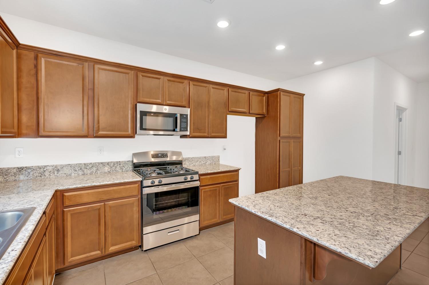 Los Banos, California 93635, United States, 3 Bedrooms Bedrooms, ,2 BathroomsBathrooms,Residential,Active,52864