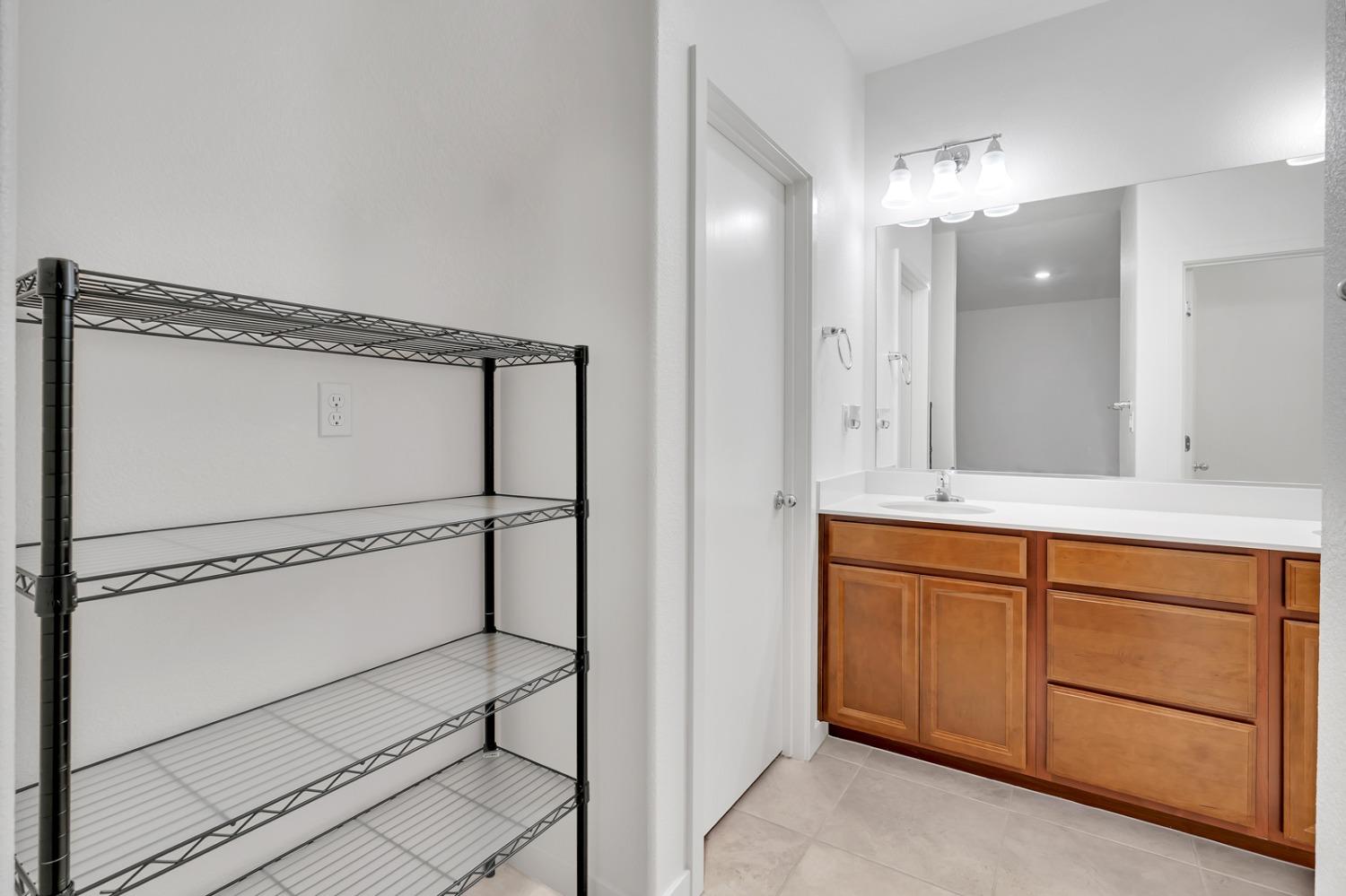 Los Banos, California 93635, United States, 3 Bedrooms Bedrooms, ,2 BathroomsBathrooms,Residential,Active,52864