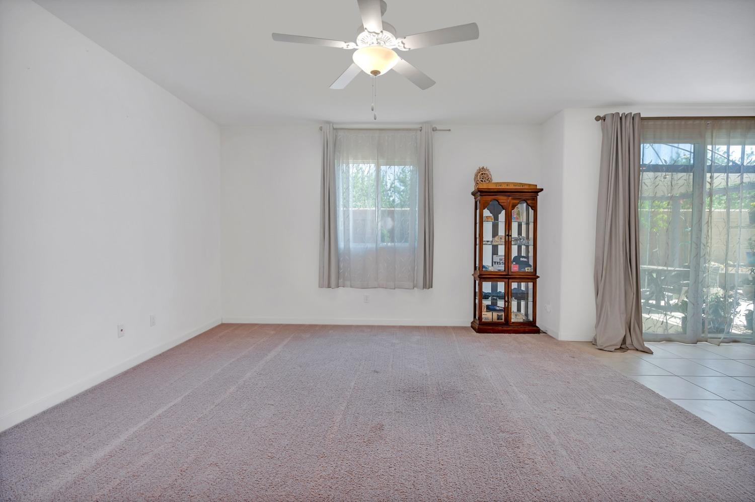 Los Banos, California 93635, United States, 3 Bedrooms Bedrooms, ,2 BathroomsBathrooms,Residential,Active,52864