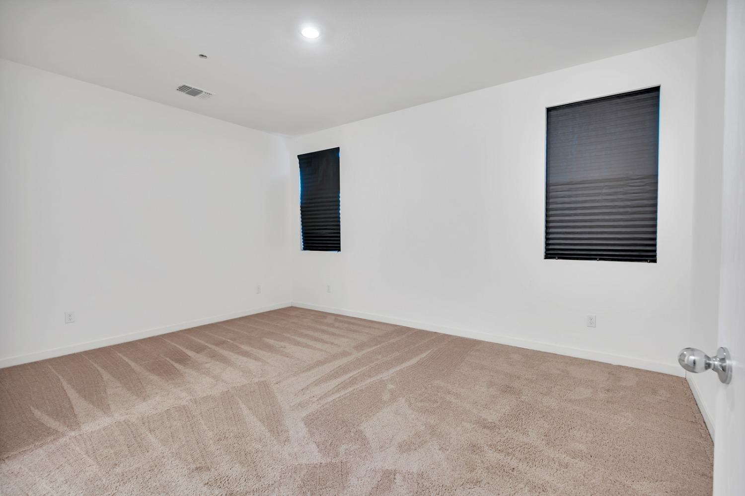 Los Banos, California 93635, United States, 3 Bedrooms Bedrooms, ,2 BathroomsBathrooms,Residential,Active,52864