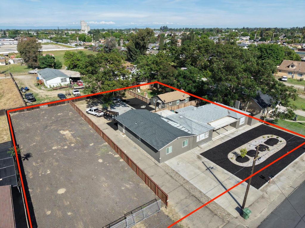 Photo of 917 9th Street, Turlock, CA 95380 (MLS # 226041595)