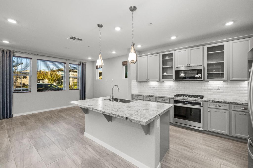 Photo of 2972 Endsley Avenue, Sacramento, CA 95833 (MLS # 225146959)