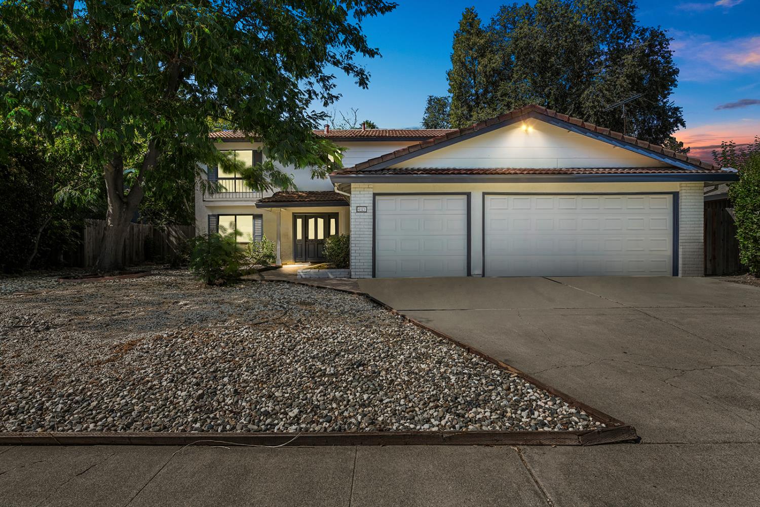 4121 Vista Way