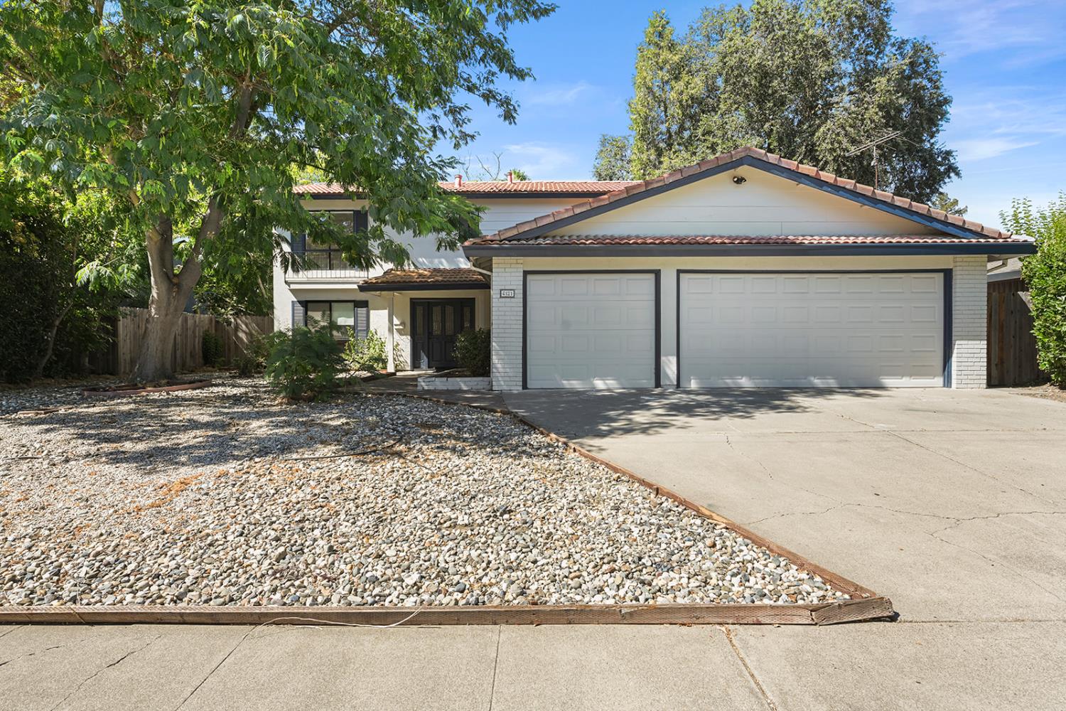 4121 Vista Way
