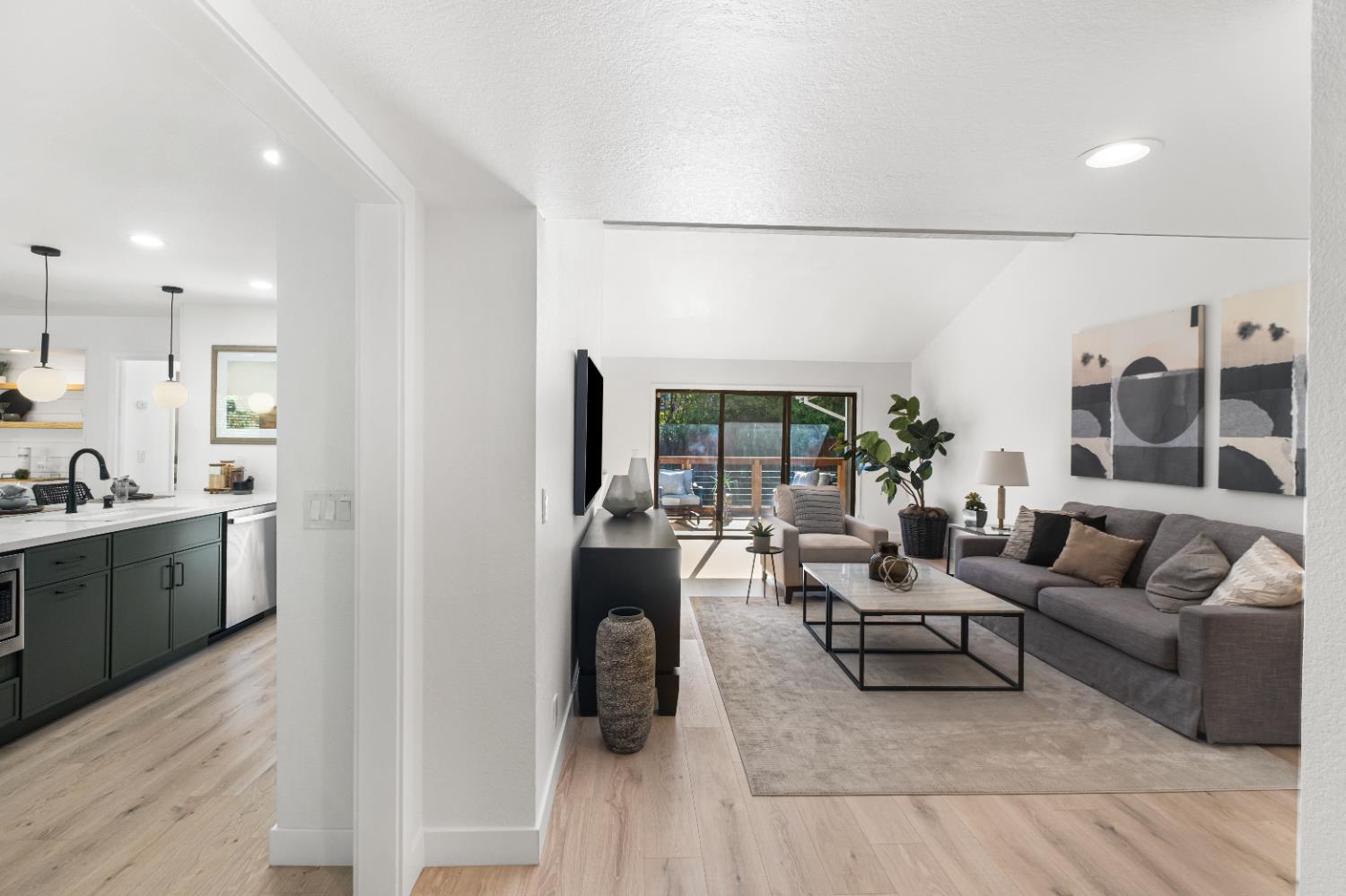 9196 Rolling Tree Lane