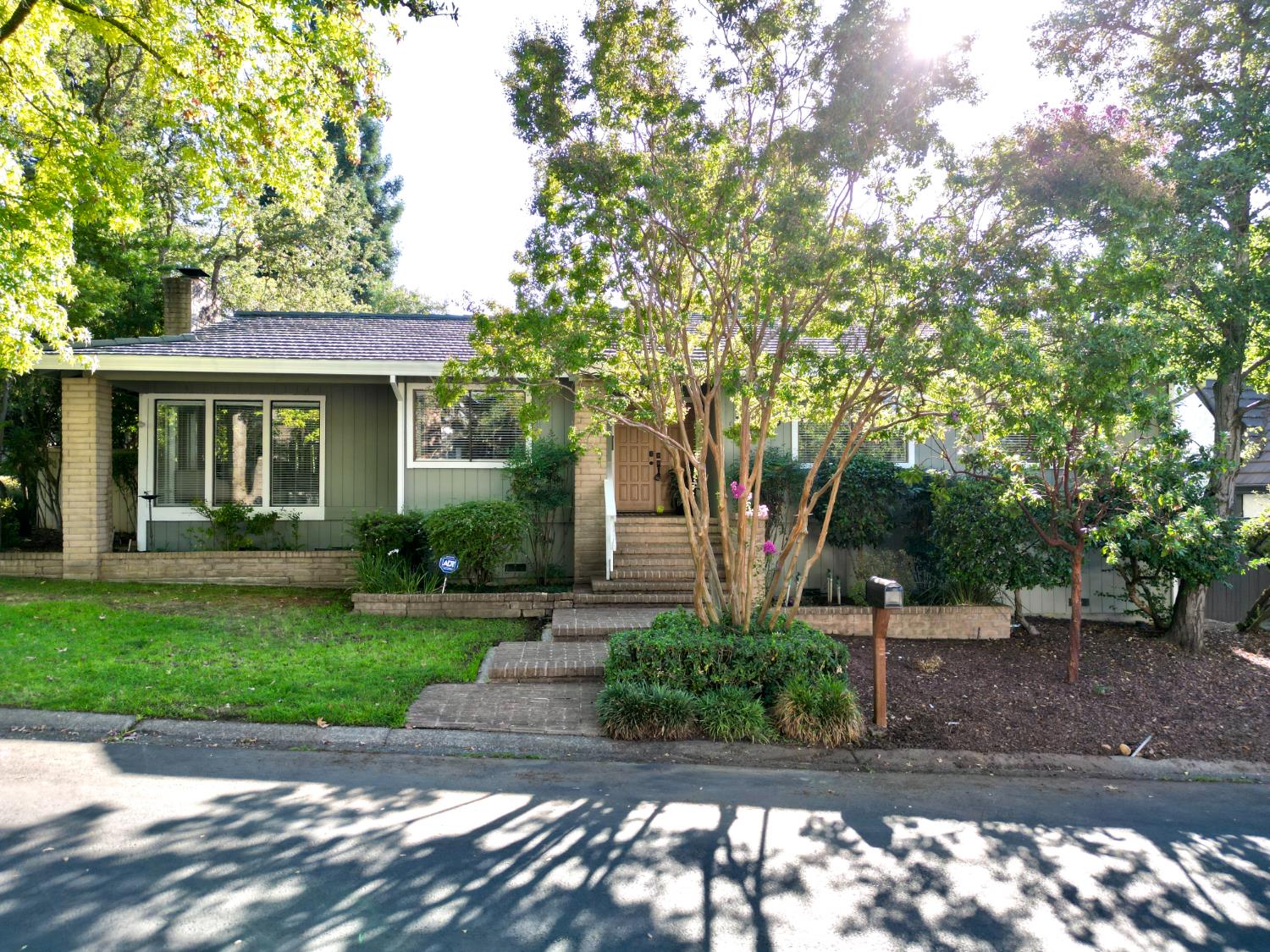 9196 Rolling Tree Lane