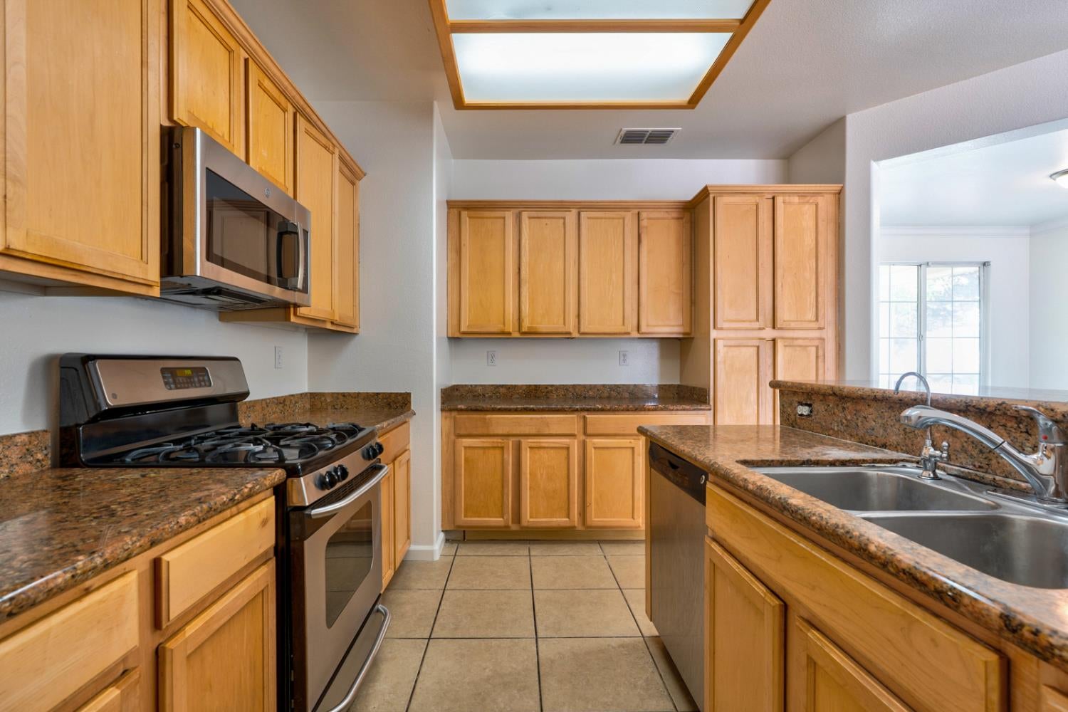 Picture for the property 226040351, 3 beds, 2 baths