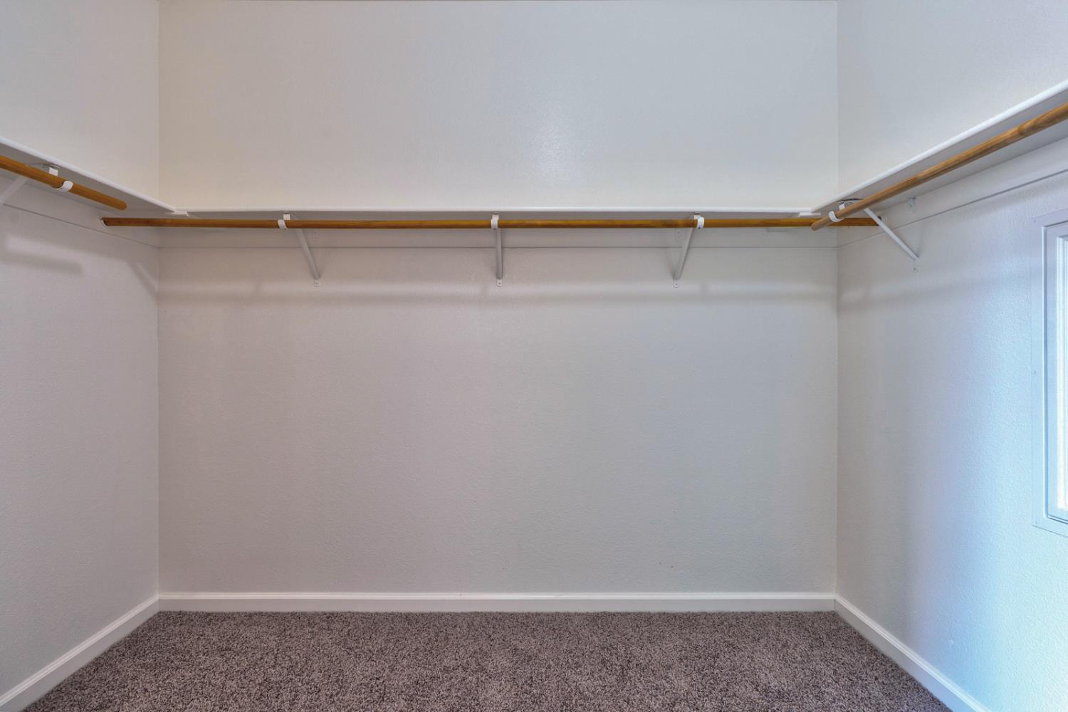 Picture for the property 226040351, 3 beds, 2 baths