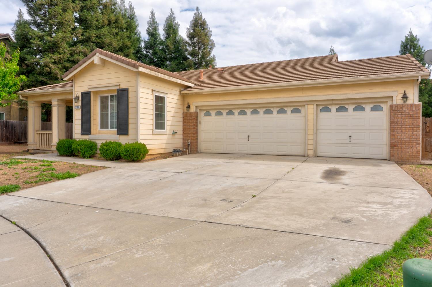Picture for the property 226040351, 3 beds, 2 baths