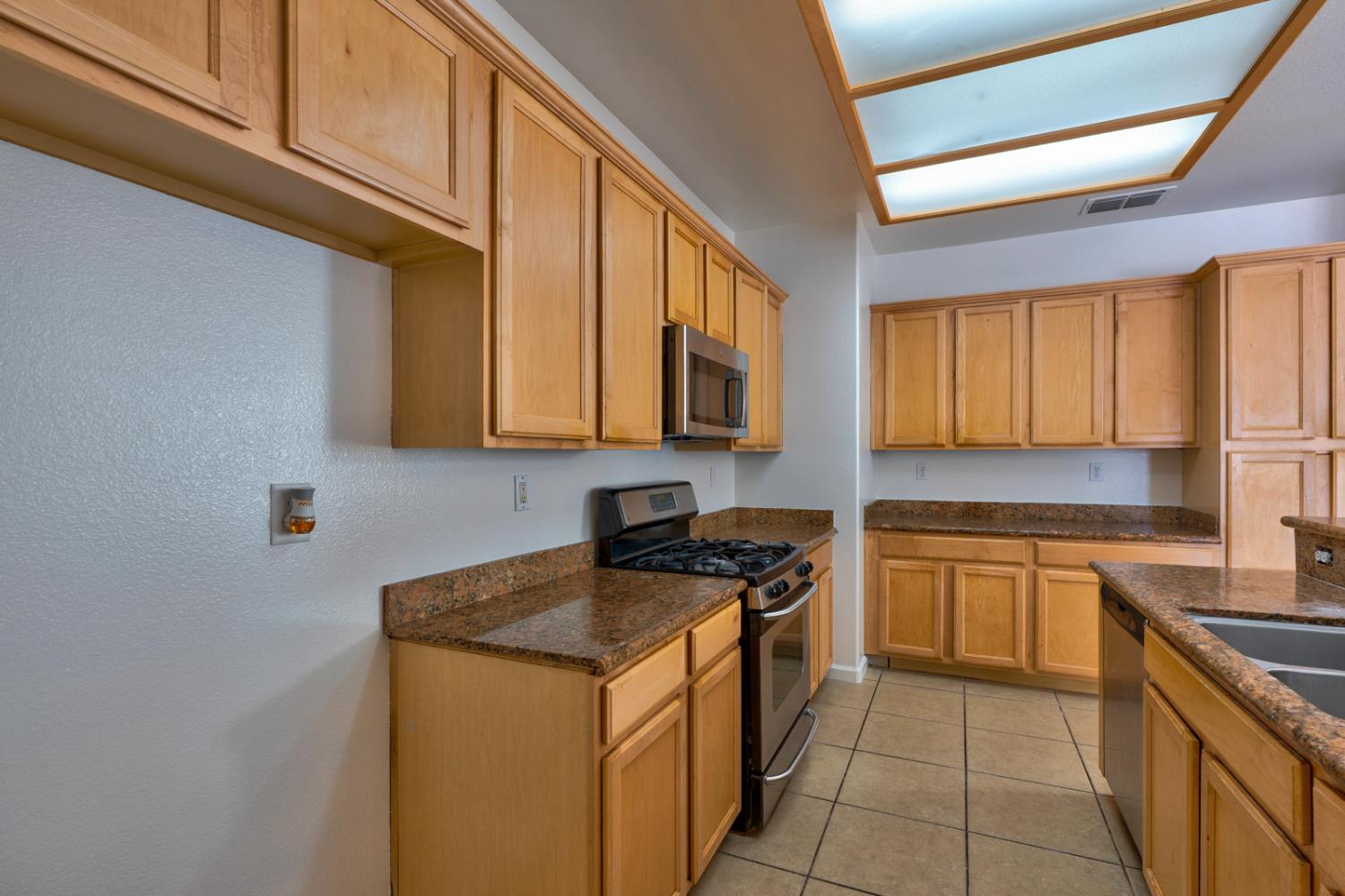 Picture for the property 226040351, 3 beds, 2 baths