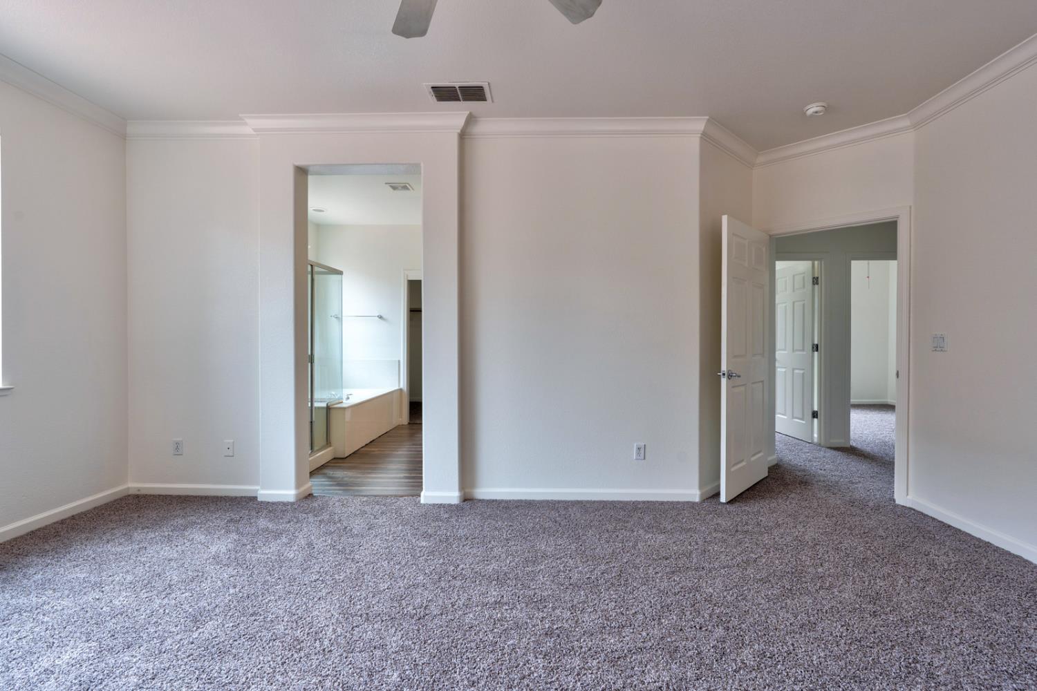 Picture for the property 226040351, 3 beds, 2 baths