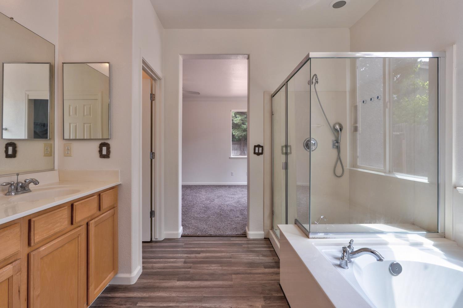 Picture for the property 226040351, 3 beds, 2 baths