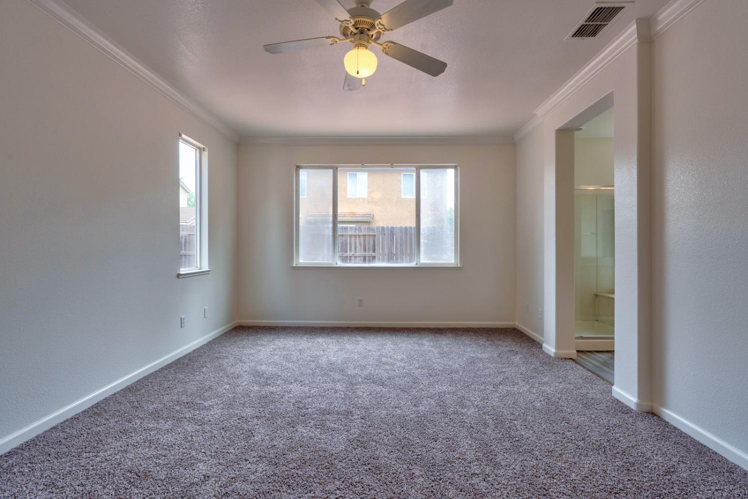 Picture for the property 226040351, 3 beds, 2 baths