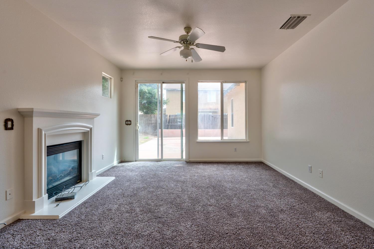 Picture for the property 226040351, 3 beds, 2 baths