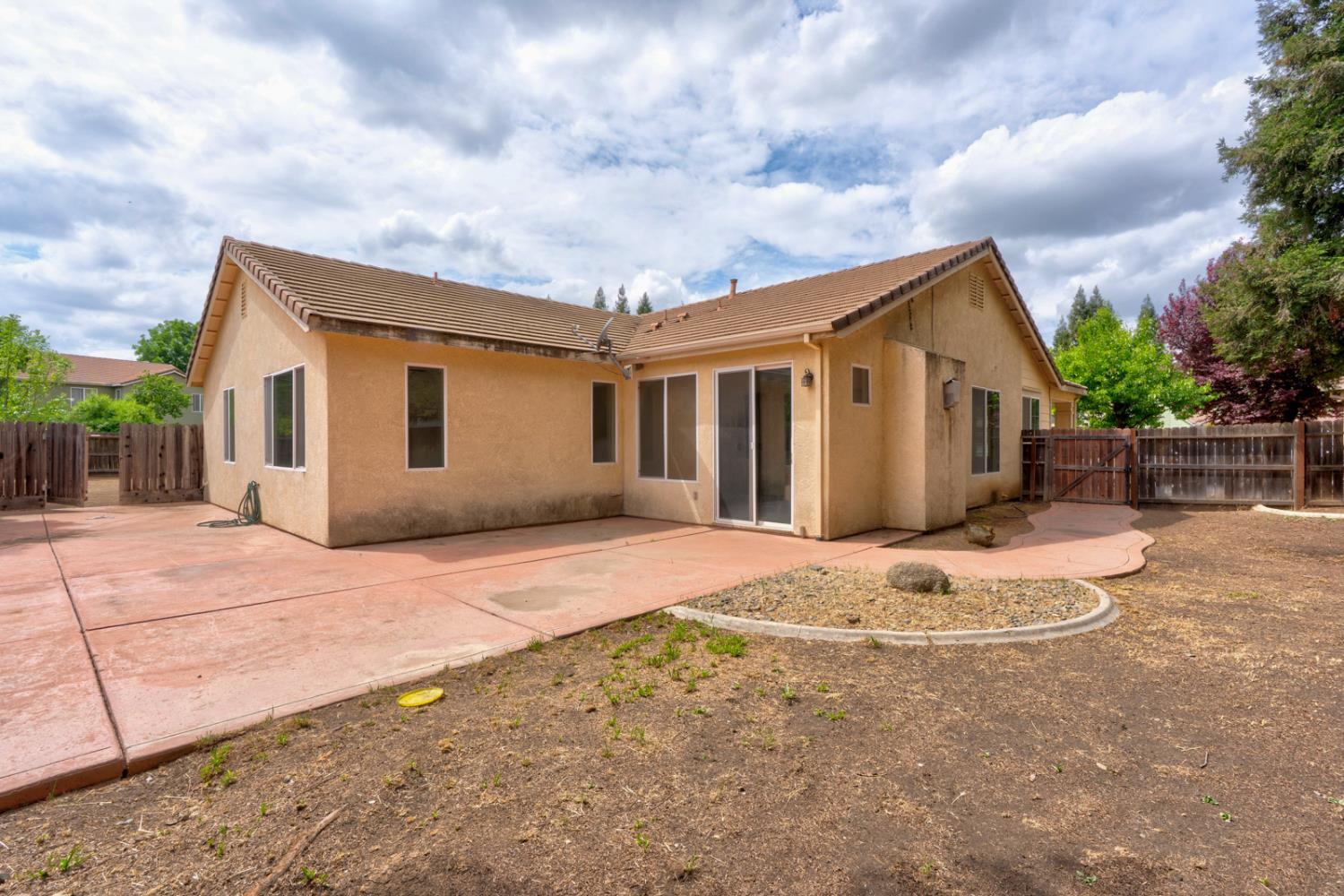 Picture for the property 226040351, 3 beds, 2 baths