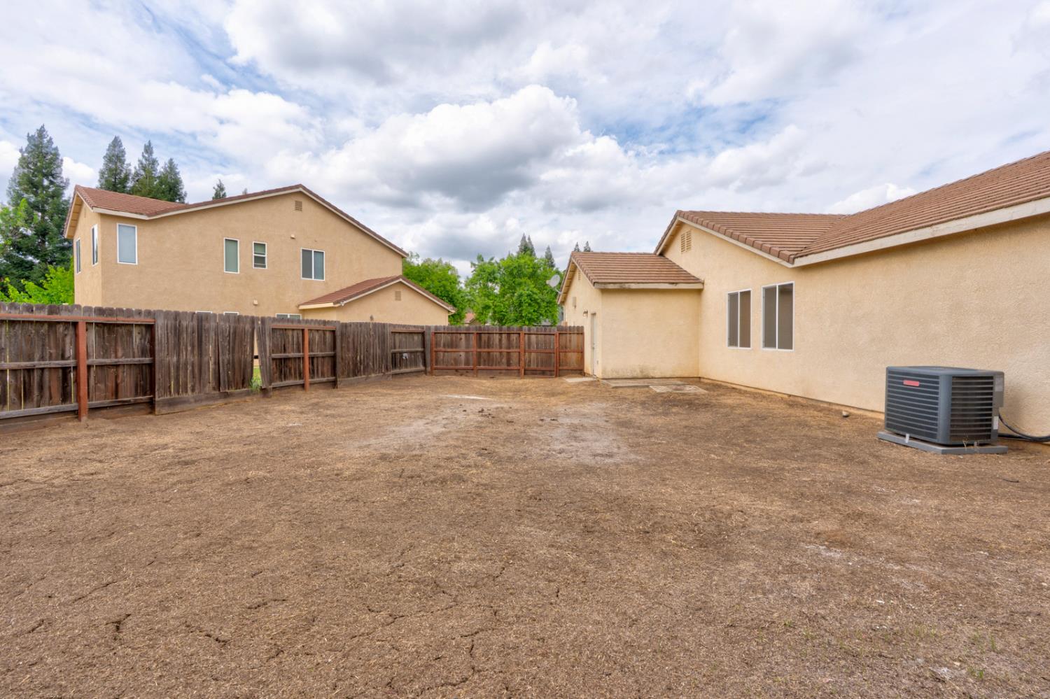 Picture for the property 226040351, 3 beds, 2 baths