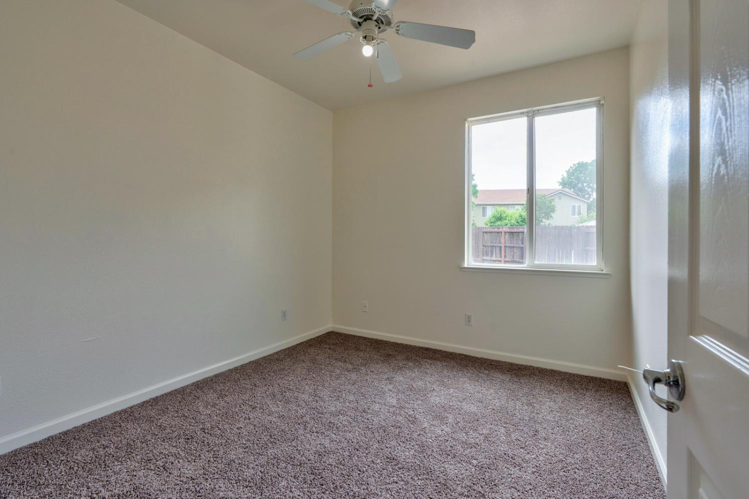 Picture for the property 226040351, 3 beds, 2 baths