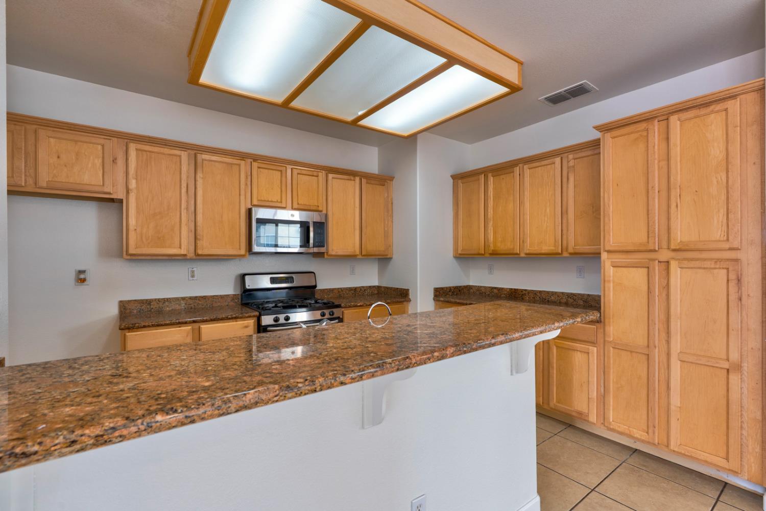 Picture for the property 226040351, 3 beds, 2 baths