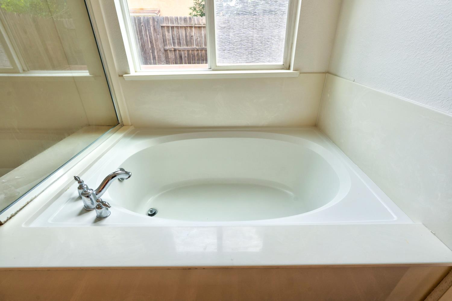 Picture for the property 226040351, 3 beds, 2 baths
