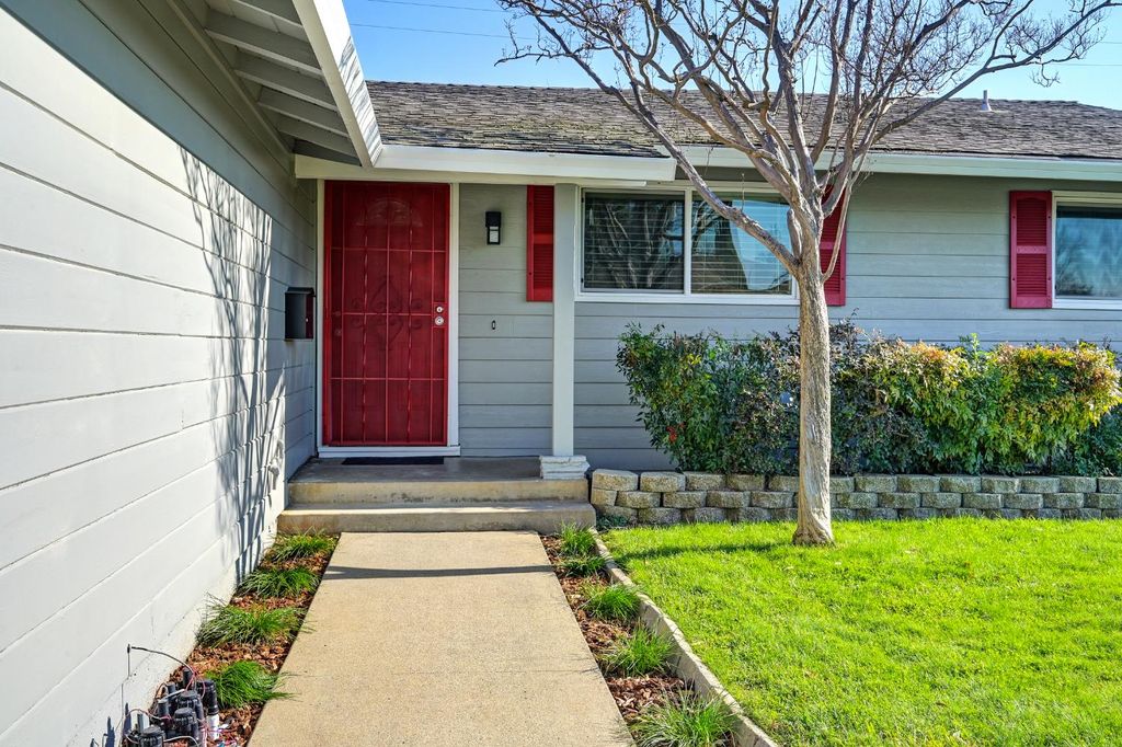 Photo of 2329 Sabine Way, Rancho Cordova, CA 95670 (MLS # 226004269)