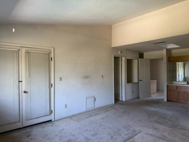 501 Rose Avenue 18