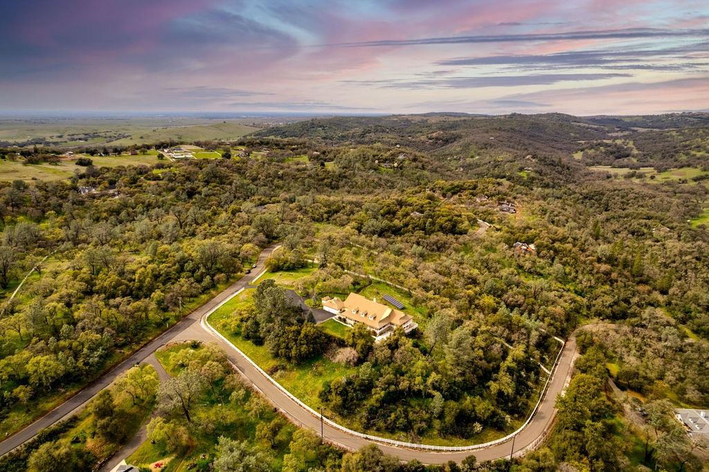 Photo of 4840 Summer Creek Road, Shingle Springs, CA 95682 (MLS # 226030059)