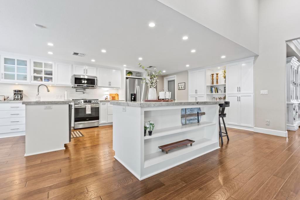 734 Mariner Loop