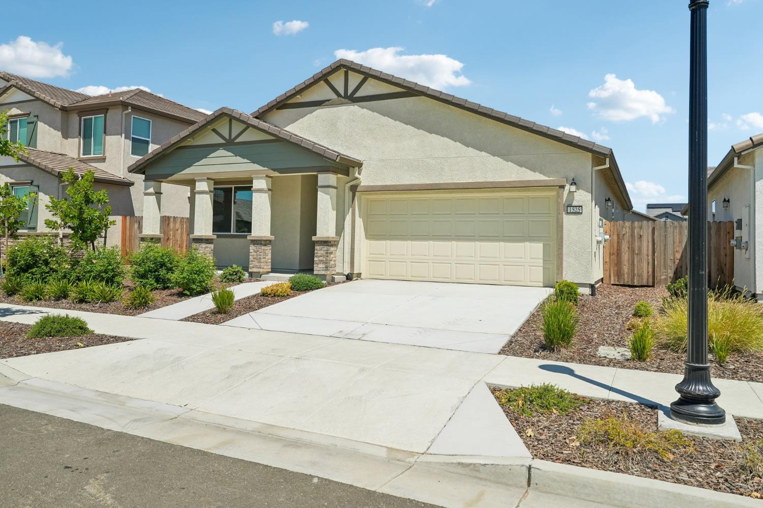 1525 Carp Way