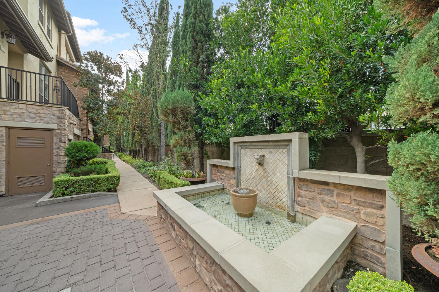2430 Pavilions Place Lane 501