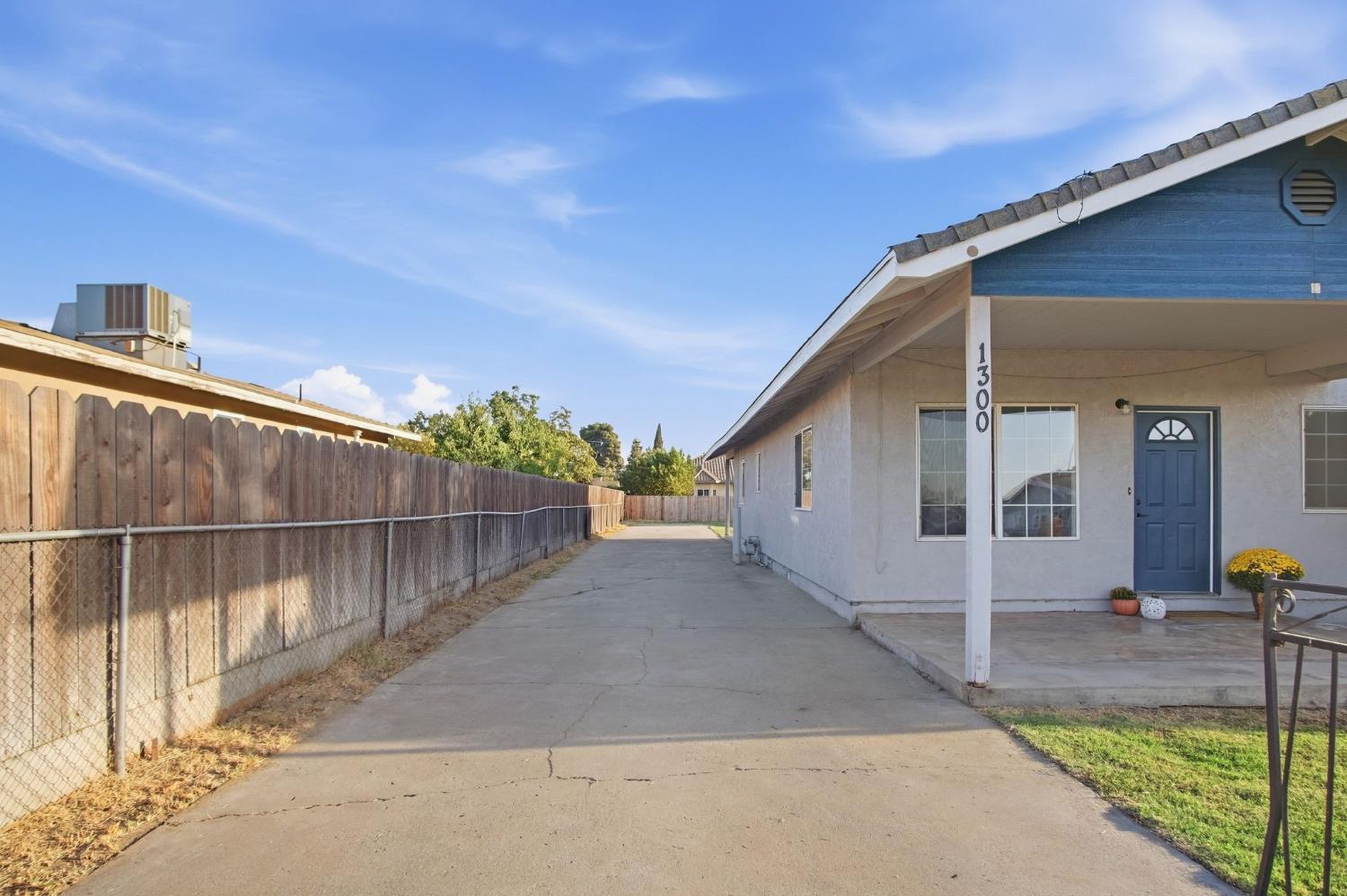 1300 N E Street - Photo 4