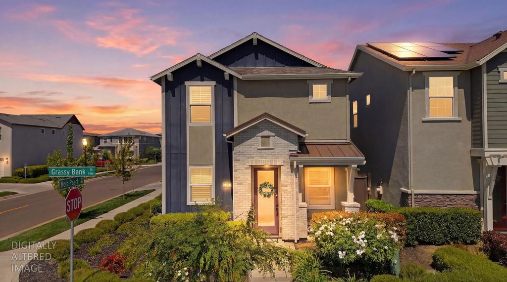 Photo of 2949 Grassy Bank Avenue, Sacramento, CA 95833 (MLS # 226043196)