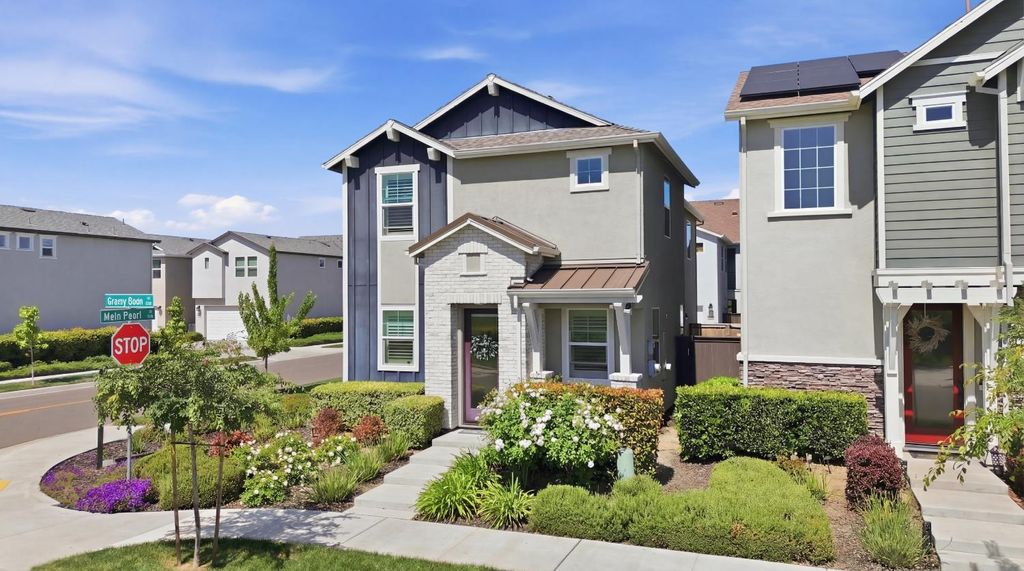 Photo of 2949 Grassy Bank Avenue, Sacramento, CA 95833 (MLS # 226043196)