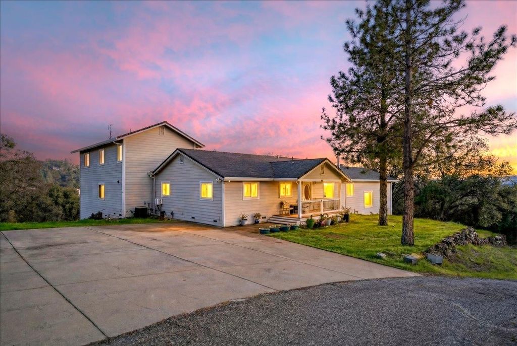 Photo of 4371 Luneman Road, Placerville, CA 95667 (MLS # 225146970)