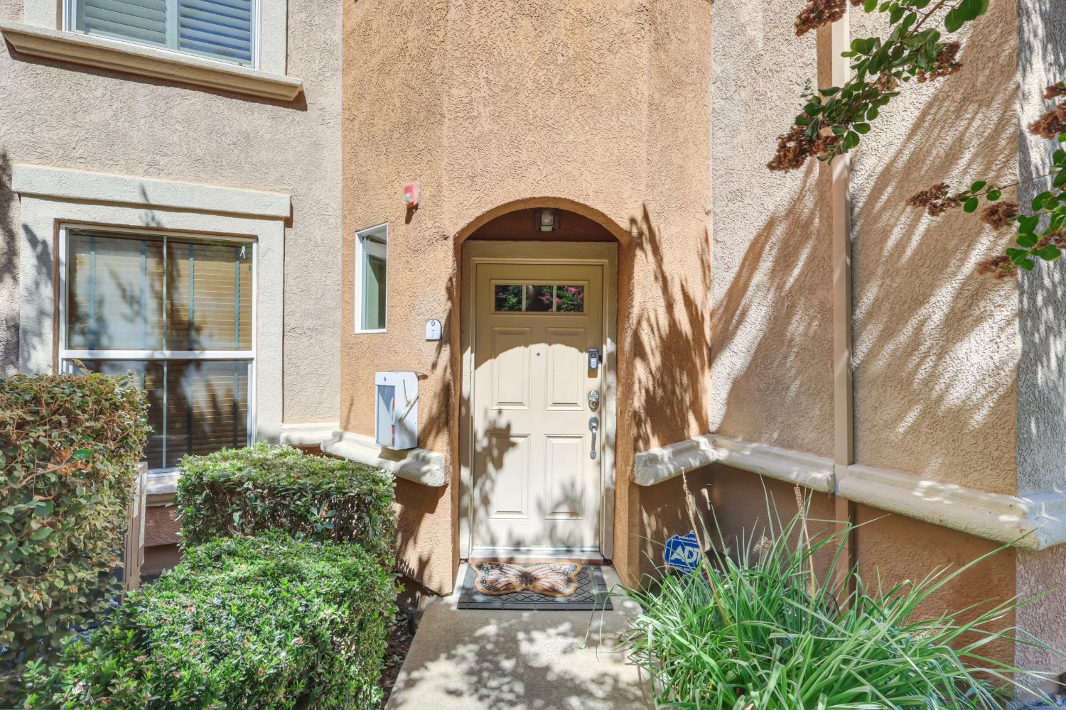 2470 Fontana Street 7