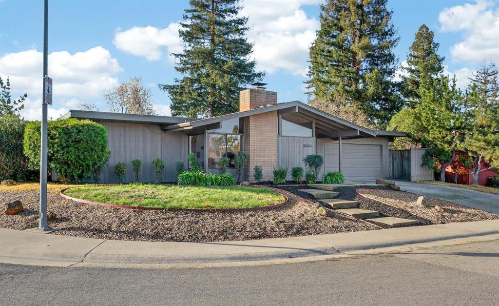 Photo of 5412 Wildflower Circle, Carmichael, CA 95608 (MLS # 226008479)
