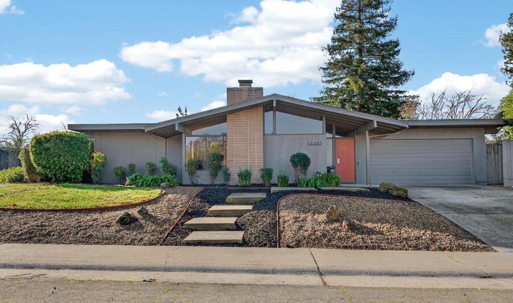 Photo of 5412 Wildflower Circle, Carmichael, CA 95608 (MLS # 226008479)