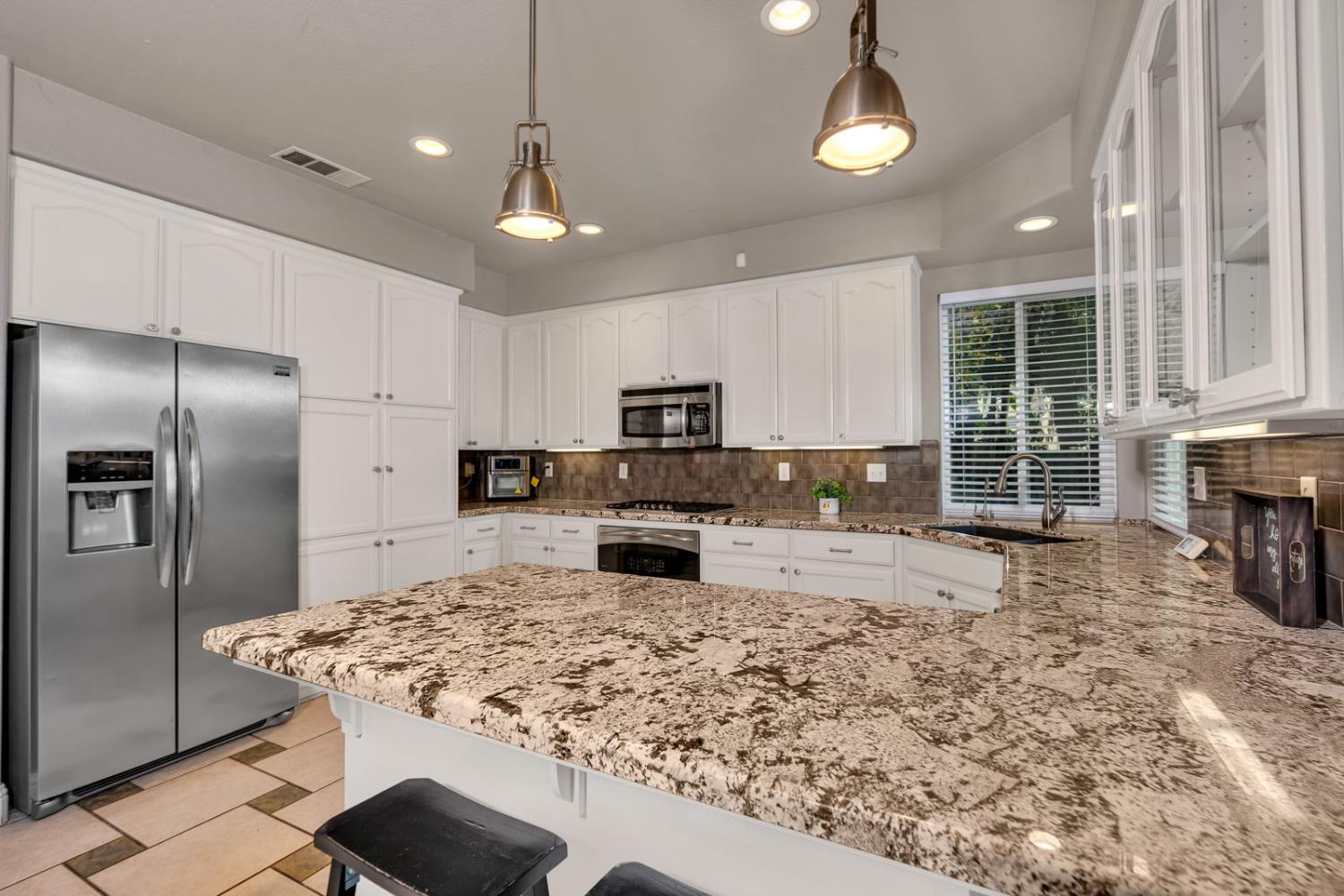 Los Banos, California 93635, United States, 4 Bedrooms Bedrooms, ,3 BathroomsBathrooms,Residential,Active,244294