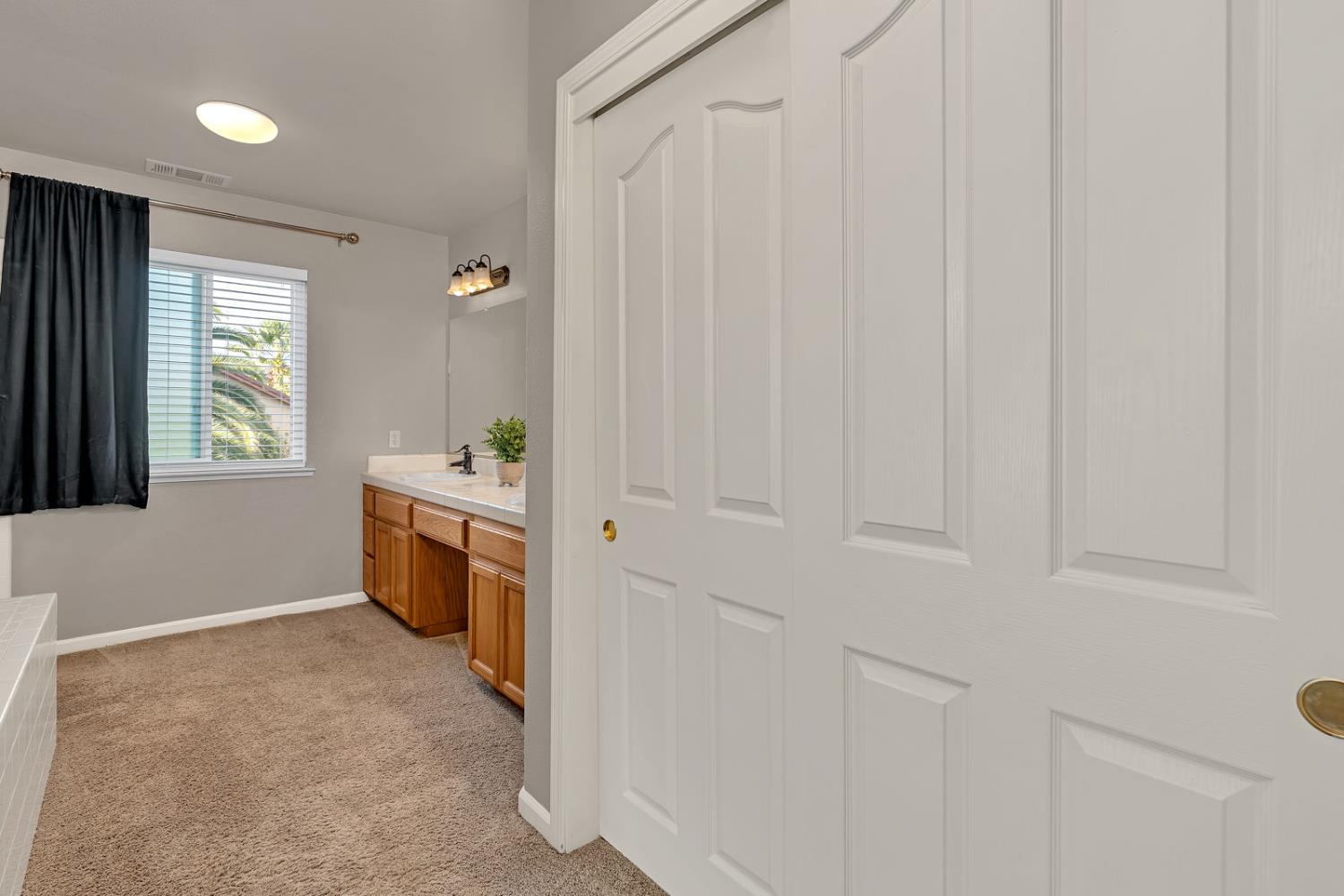 Los Banos, California 93635, United States, 4 Bedrooms Bedrooms, ,3 BathroomsBathrooms,Residential,Active,244294