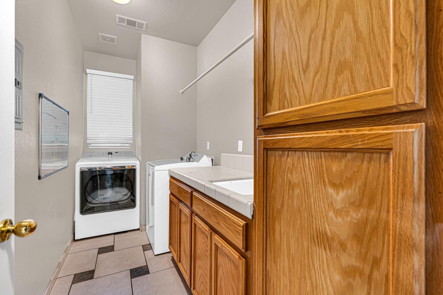 Los Banos, California 93635, United States, 4 Bedrooms Bedrooms, ,3 BathroomsBathrooms,Residential,Active,244294