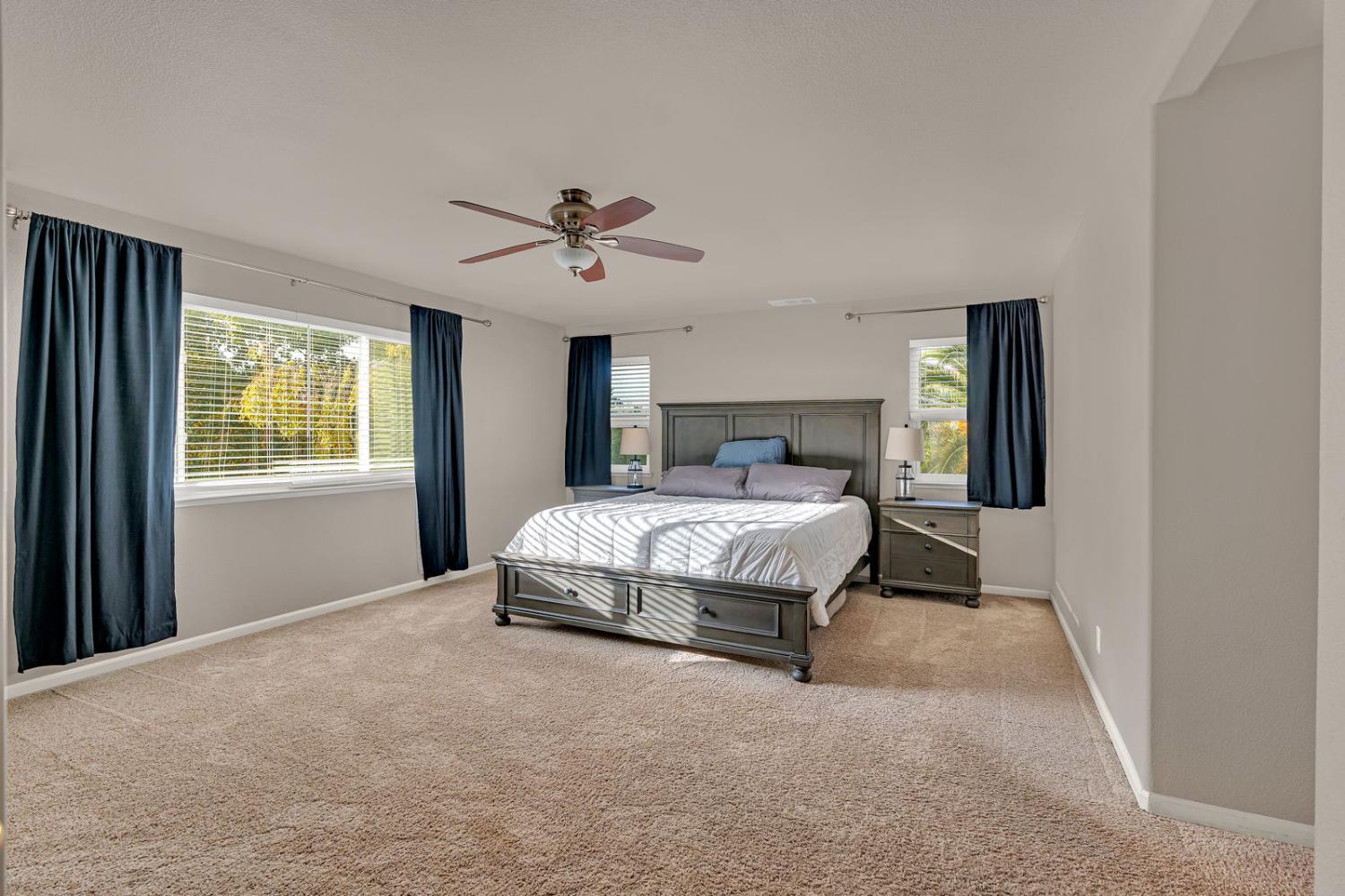 Los Banos, California 93635, United States, 4 Bedrooms Bedrooms, ,3 BathroomsBathrooms,Residential,Active,244294