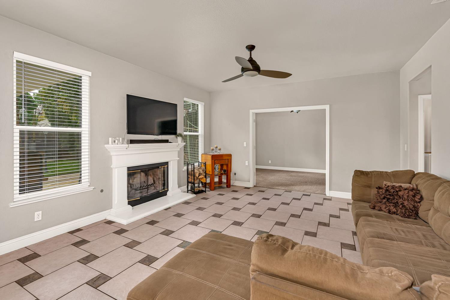 Los Banos, California 93635, United States, 4 Bedrooms Bedrooms, ,3 BathroomsBathrooms,Residential,Active,244294