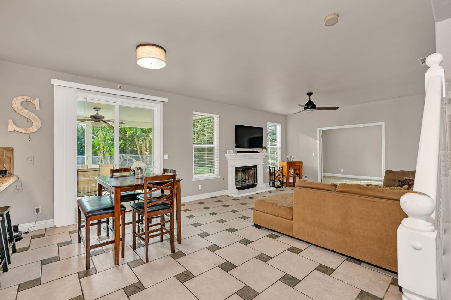 Los Banos, California 93635, United States, 4 Bedrooms Bedrooms, ,3 BathroomsBathrooms,Residential,Active,244294